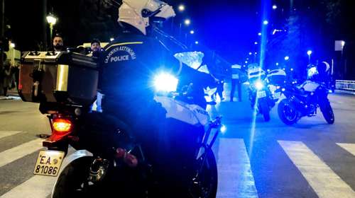 Πέντε συλλήψεις νεαρών μετά από καταδιώξεις σε Μέγαρα, Γλυκά Νερά, Καματερό και Ανάβυσσο