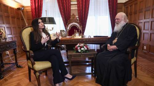 Στον Αρχιεπίσκοπο Ιερώνυμο η Κίμπερλι Γκίλφοϊλ: "Ο Θεός να σας ευλογεί" [βίντεο]