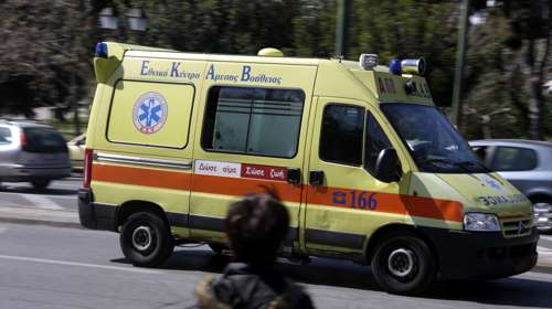 Τροχαίο με τραυματίες στη Γλυφάδα - Απεγκλωβίστηκε ένα άτομο