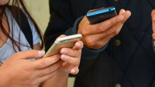 Η Δανία βάζει τέλος στην πρόσβαση στα social media σε ανήλικους κάτω των 15 ετών