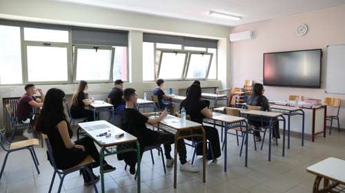 Πανελλήνιες 2026: Τι είναι το επίδομα μετακίνησης των 350 ευρώ για υποψήφιους ΓΕΛ-ΕΠΑΛ - Ποιοι είναι οι δικαιούχοι