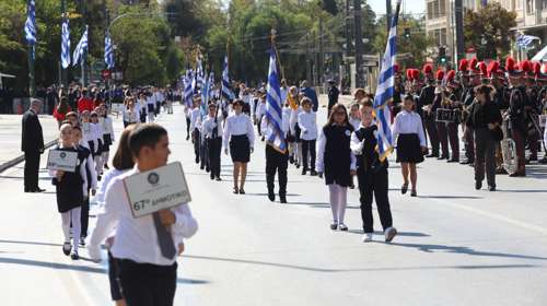 28η Οκτωβρίου: Με τη μαθητική παρέλαση τίμησαν την επέτειο του "Όχι" στην Αθήνα - Πλήθος κόσμου στο Σύνταγμα [εικόνες - βίντεο]