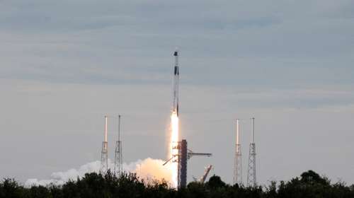 Εκτοξεύτηκε ο πύραυλος της SpaceX - Μεταφέρει τέσσερις αστροναύτες στον Διεθνή Διαστημικό Σταθμό [εικόνες - βίντεο]