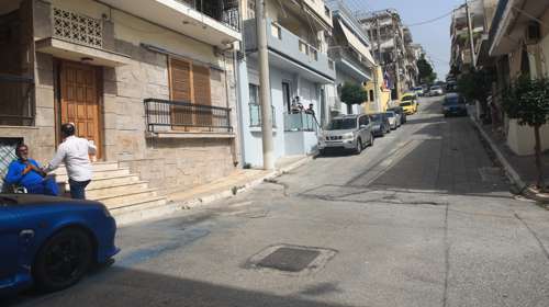 Έκρηξη χειροβομβίδας στην Αγία Βαρβάρα: Σεσημασμένος Ρομά για ναρκωτικά ήταν ο στόχος [εικόνες]