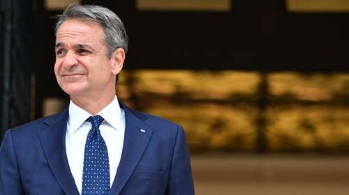 Η στρατηγική Μητσοτάκη για την κρίση με "ενέσεις" παρεμβάσεων - Γιατί δεν τα δίνει όλα τώρα