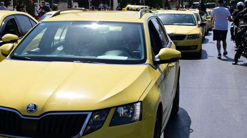 Οδηγός ταξί χρέωσε οικογένεια τουριστών 600 ευρώ για διαδρομή από Αεροδρόμιο προς Αθήνα - Απείλησε και να τους δείρει