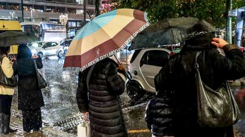 Κακοκαιρία Erminio: Συνεχίζεται με ένταση και την Πέμπτη - Οι περιοχές που θα "χτυπήσει" και πότε θα εξασθενήσει