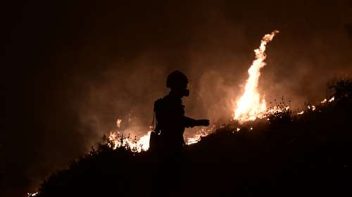 Φωτιά στην Κεφαλονιά: Μήνυμα από το 112 στους κατοίκους της Πάστρας να παραμείνουν σε ετοιμότητα