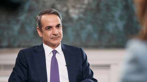 Γιατί ο Μητσοτάκης ξορκίζει πρόωρες εκλογές και ανασχηματισμό - "Ασπίδα στην κρίση η σταθερότητα", λέει το Μαξίμου