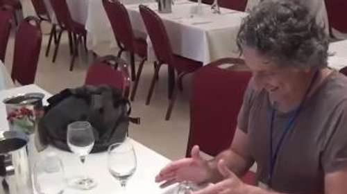Μαζωνάκης: Ο "υπνοθεραπευτής" στριφογύριζε καπάκια με... τη δύναμη της σκέψης - Χρέωνε 350 ευρώ ένα σεμινάριο στο ιατρείο στο Κολωνάκι