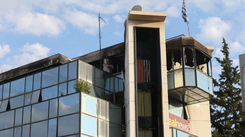 Μητσοτάκης &amp; Τσίπρας τηλεφώνησαν στον Χατζηνικολάου μετά τον εμπρησμό στη Real: "Κάθε απόπειρα τρομοκράτησης πέφτει στο κενό"