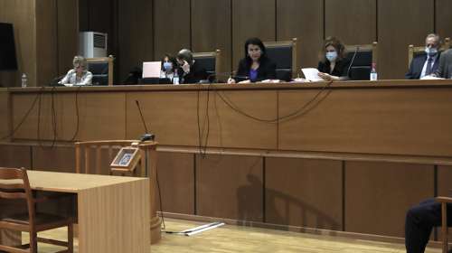 Δίκη Χρυσής Αυγής: Πώς δόθηκε η "μάχη των ελαφρυντικών" από την υπεράσπιση - Οι κραυγές και οι ειρωνείες