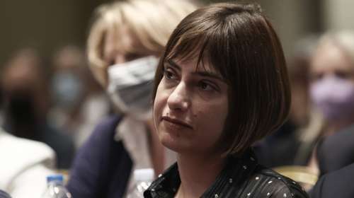 Ράνια Σβίγκου: "Θέλω να κριθώ αυστηρά" - Η νέα γραμματέας του ΣΥΡΙΖΑ μετά από πρόταση Τσίπρα