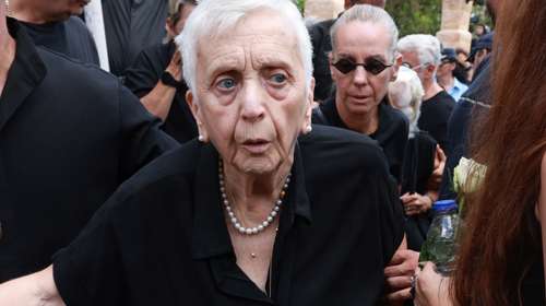 "Ζητώ δικαιοσύνη για τη μνήμη του παιδιού μου": Η μητέρα του Γιώργου Μαζωνάκη ξεσπά για πρώτη φορά δημόσια μετά τον θάνατό του