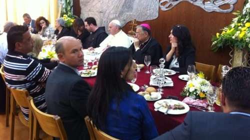 Η ανάμνηση ενός γεύματος με τον Πάπα Φραγκίσκο στη Βηθλεέμ: Στιγμές από την επίσκεψη του Πάπα στους Αγίους Τόπους