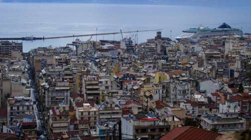 Απίστευτο περιστατικό στην Πάτρα: Ντελιβεράς παρέδωσε τον καφέ σε 35χρονη και άρχισε να αυνανίζεται μπροστά της