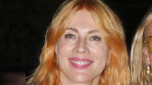 Η Σμαράγδα Καρύδη σε μία chic εμφάνιση στο Εθνικό θέατρο