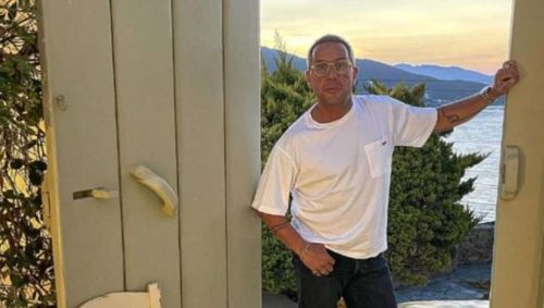 Γιώργος Μαζωνάκης: Όταν μαγείρευε με τον γαμπρό του, Δημήτρη Μακρυνιώτη στο σπίτι του στη Σητεία - Παρούσες οι αδερφές του