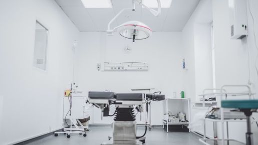 Εισαγγελική έρευνα μετά τις καταγγελίες Κωνσταντινίδη για τη σύζυγό του που πέθανε από καρκίνο των ωοθηκών