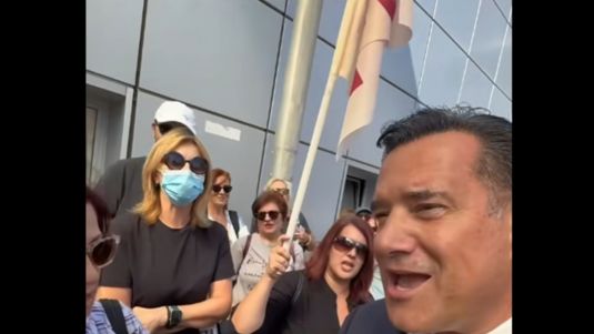 Τρολάρισμα Γεωργιάδη: Η στιγμή που φωνάζει μαζί με συνδικαλιστές στον Βόλο "εμπρός λαέ, μη σκύβεις το κεφάλι" [βίντεο]