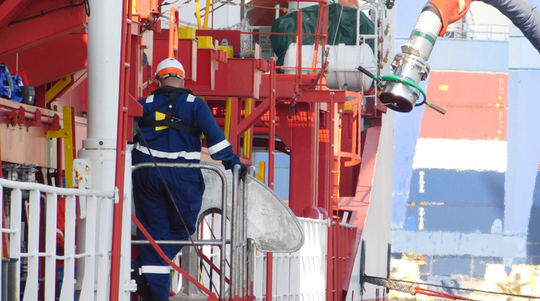 LNG ship-to-ship bunkering2