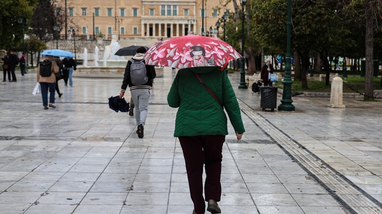 καιρος βροχη συνταγμα