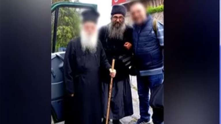 Άρης Σερβετάλης: Αγνώριστος με ράσα ως μοναχός στο Άγιον Όρος - Στο αυστηρό τυπικό της μοναστικής ζωής