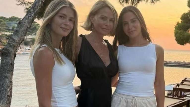 Ο γάμος της Αμαλίας Κωστοπούλου και του Τζέικ Μέντγουελ μέσα από τον φακό της Τζένης Μπαλατσινού