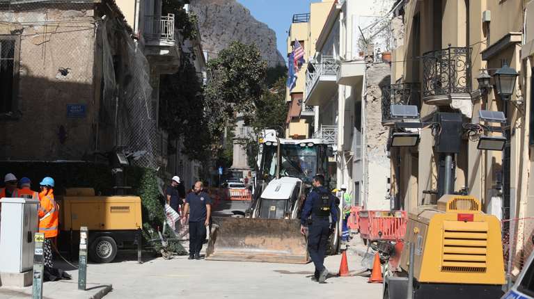 Πλάκα: Δεν είχε αναφερθεί οσμή αερίου πριν τη φονική έκρηξη - Τι εξετάζει η Πυροσβεστική