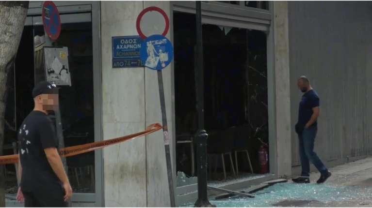 Επιθέσεις με χειροβομβίδα σε δύο καφέ με ναργιλέ στο κέντρο της Αθήνας - Εκτεταμένες ζημιές, το ΤΕΕΜ στο σημείο