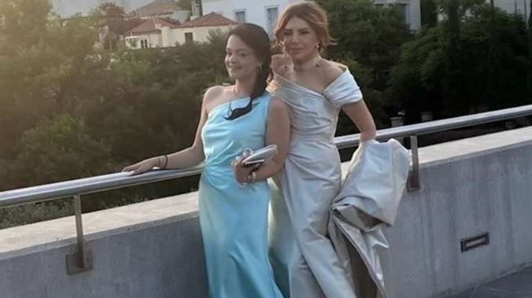 Μιμή και Μαριτίνα Ντενίση: Η εμφάνιση σε πλαζ - Φθινοπωρινή εξόρμηση μητέρας και κόρης