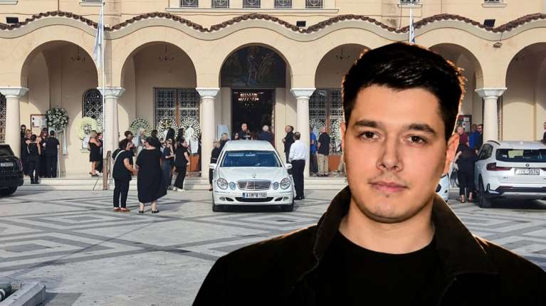 Αγρίνιο: Ράγισαν καρδιές στην κηδεία του Μανούσου Φαρμάκη - Εχασε τη ζωή του σε ηλικία μόλις 32 ετών [βίντεο]