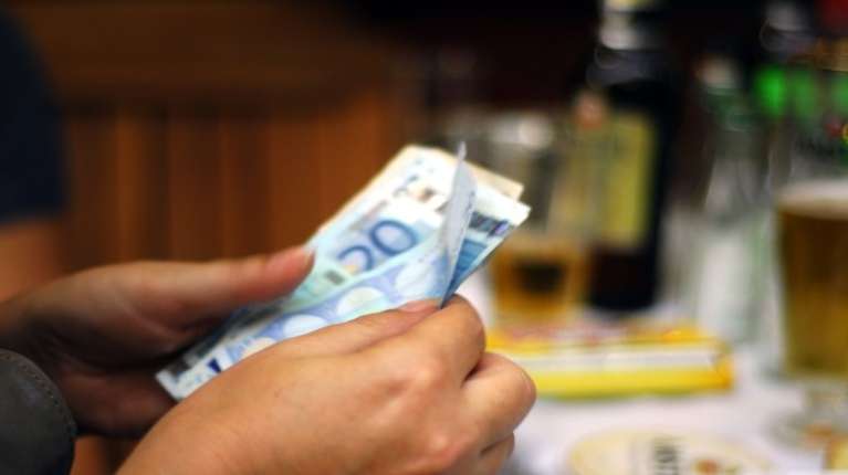 ΔΥΠΑ: Ανοίγουν οι αιτήσεις για το ειδικό εποχικό βοήθημα έτους 2026 - Τα ποσά ανά επάγγελμα