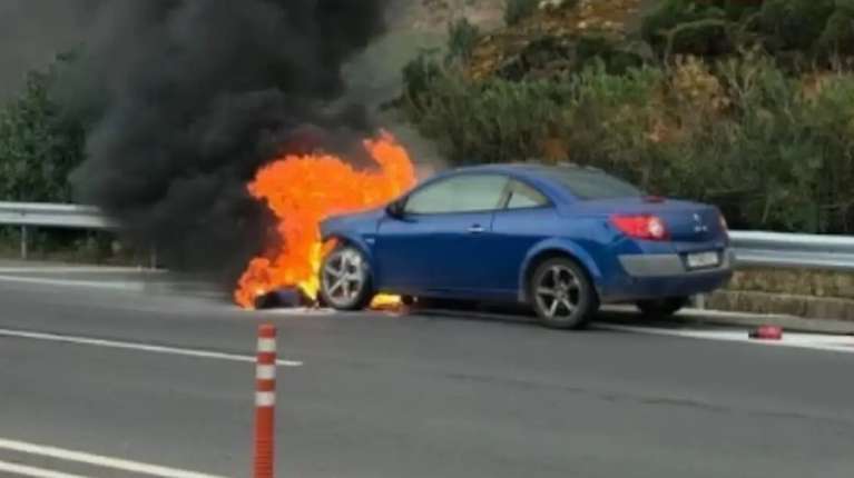 Τρόμος στην Κρήτη: Αυτοκίνητο οικογένειας τυλίχτηκε στις φλόγες στον ΒΟΑΚ