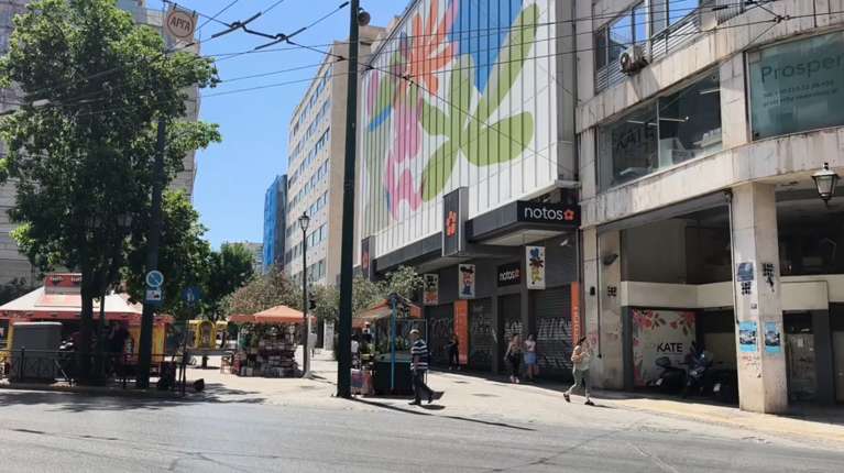 Τίτλοι τέλους μετά από 113 χρόνια - Λουκέτο στο πολυκατάστημα Notos και Αφοί Λαμπρόπουλοι στην Αιόλου
