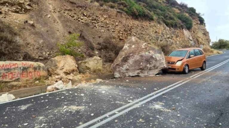 Κρήτη: Γιγαντιαίος βράχος καρφώθηκε μπροστά σε εν κινήσει αυτοκίνητο στην Ιεράπετρα