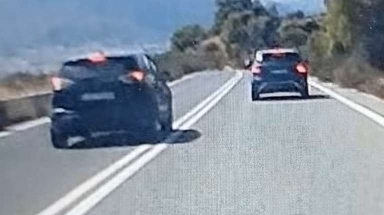Απαράδεκτη διπλή προσπέραση σε στροφή, στην  περιφερειακή της Πεντέλης