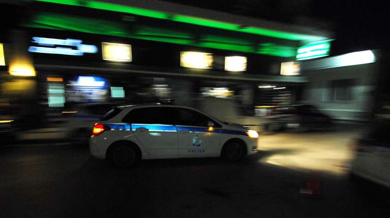 Απόσταση ασφαλείας με… GPS: Πώς θα λειτουργεί το βραχιολάκι για τους κακοποιητές