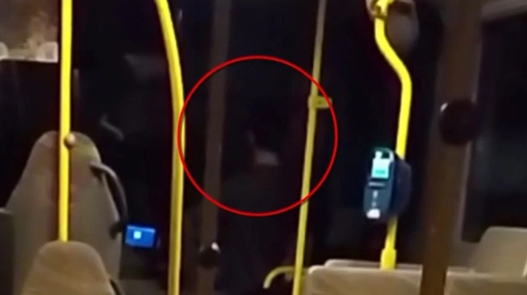 ΑΝΗΛΙΚΟΣ ΜΕΝΙΔΙ ΛΕΩΦΟΡΕΙΟ
