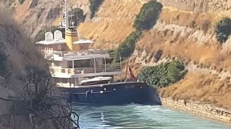 Βίντεο από τη στιγμή που γιοτ αξίας 50 εκατ. δολαρίων προσκρούει στα τοιχώματα του Ισθμού της Κορίνθου