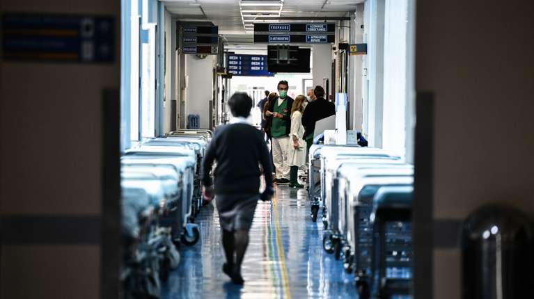 Τρίκαλα: 65χρονος πνίγηκε από τροφή σε ταχυφαγείο - Νοσηλεύεται διασωληνωμένος στη ΜΕΘ