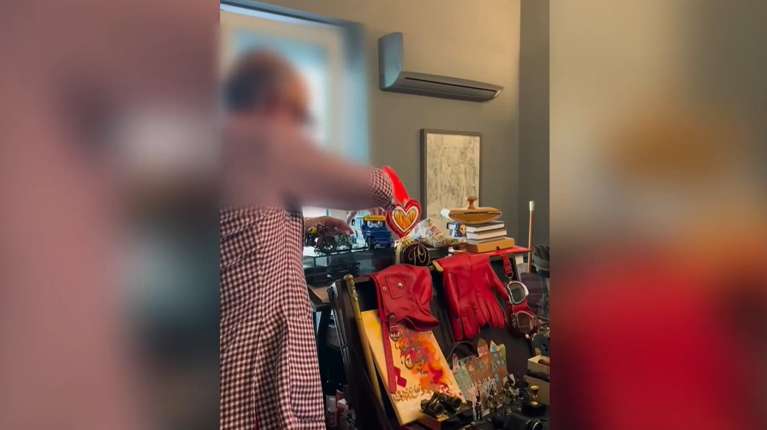 Θάνατος Μαζωνάκη: Βίντεο-ντοκουμέντο με τον γιατρό της Καρνεάδου να "εκπαιδεύει" Φιλιππινέζα στα "βλαστοκύτταρα"