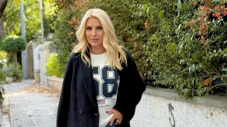 H Eλένη Μενεγάκη με πουλόβερ: Βρήκαμε ακριβώς το ίδιο