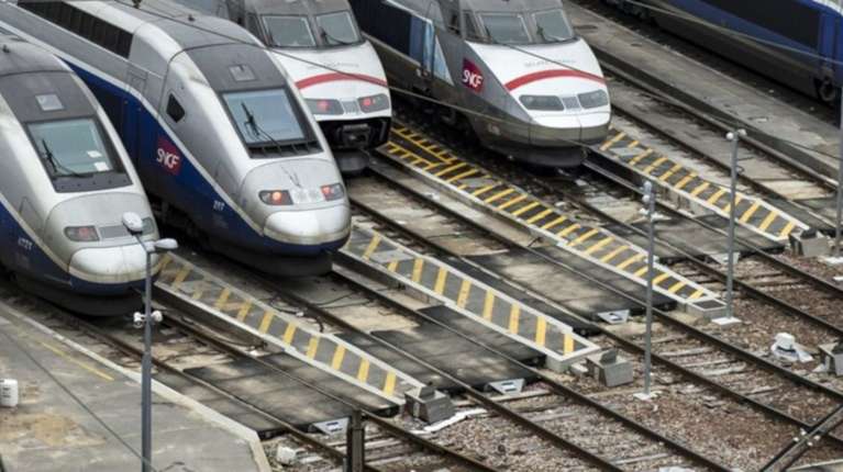 Συναγερμός στη Γαλλία για εκτροχιασμό τρένου με 180 επιβάτες - Πληροφορίες για 20 τραυματίες