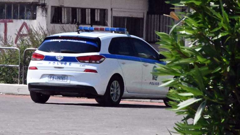 Στα χέρια της ΕΛ.ΑΣ ιδιοκτήτης καφετέριας στο Περιστέρι που διακινούσε ναρκωτικές ουσίες, με "ορμητήριο" το κατάστημα