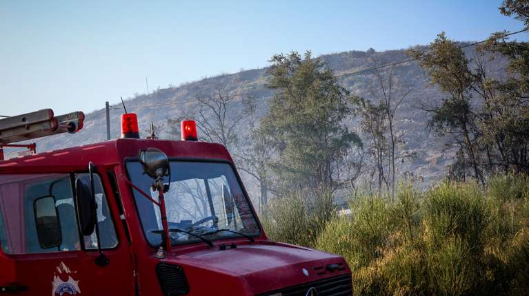 Εύβοια: Φωτιά στην Κάρυστο - Ήχησε το 112 για εκκένωση της Θεατρούπολης