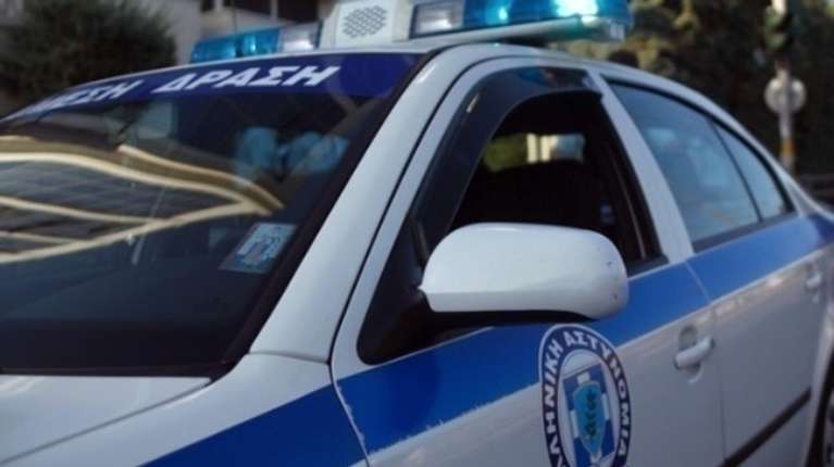 Βόλος: Ανήλικοι έβγαλαν σουγιά για να αρπάξουν χρήματα από τα κάλαντα