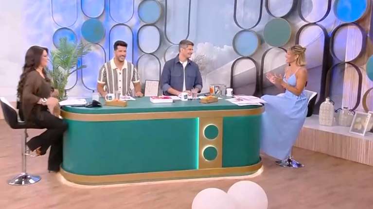 "Είμαστε έτοιμοι γιατί χρειάστηκε να είμαστε": Πρεμιέρα για την Ιωάννα Μαλέσκου, με ένα καθόλου τυχαίο φόρεμα