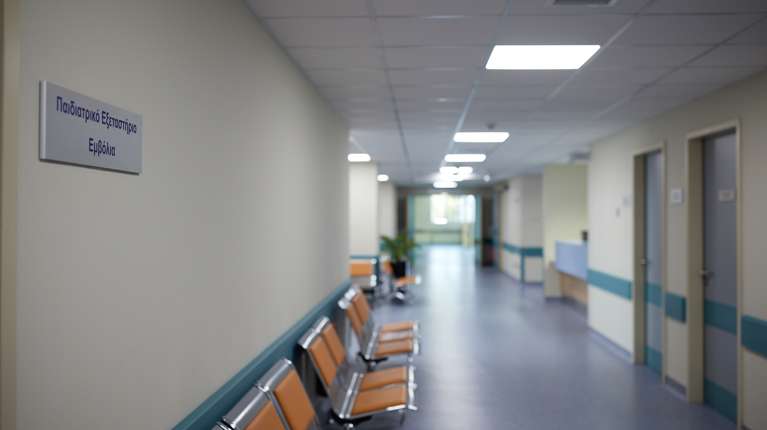 Πρέβεζα: Στο νοσοκομείο τρία παιδιά μετά από εισαγγελική εντολή για υποσιτισμό - Συγγενείς κατήγγειλαν τον πατέρα