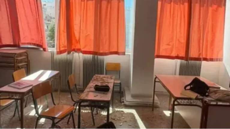 Πάτρα: Τμήμα οροφής έπεσε σε αίθουσα Λυκείου ενώ μέσα βρίσκονταν μαθητές